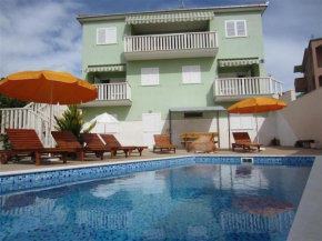 Гостиница Family friendly apartments with a swimming pool Okrug Gornji, Ciovo - 5218  Трогир